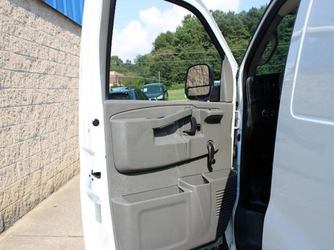 Used 2018 Chevrolet Express 2500 image 16