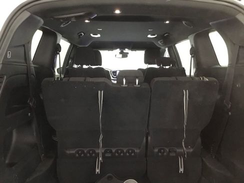 Used 2023 Chrysler Pacifica Touring image 14