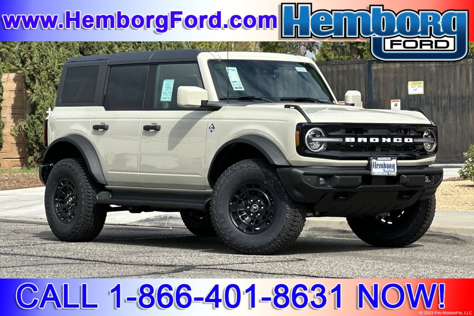 New 2026 Ford Bronco Outer Banks w/ Sasquatch Package AWD/4WD image 1