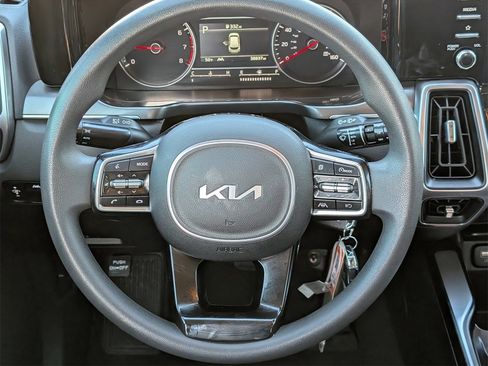 Used 2023 Kia Sorento LX image 11