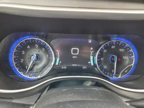 Used 2025 Chrysler Pacifica Select FWD image 32