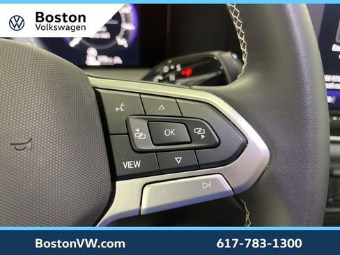 New 2025 Volkswagen Tiguan SE w/ Panoramic Sunroof Package image 17