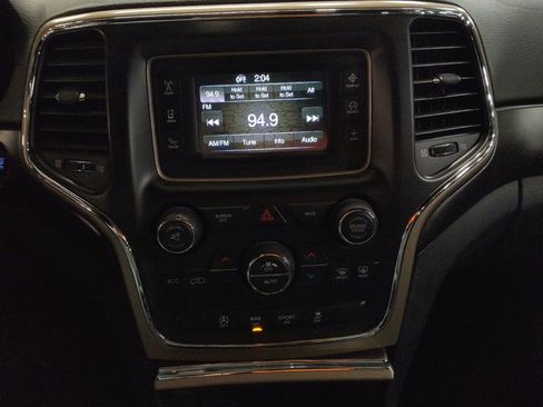 Used 2016 Jeep Grand Cherokee Laredo image 25