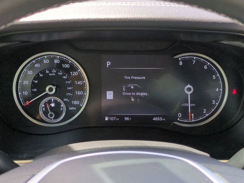 Used 2025 Genesis G70 2.5T image 25