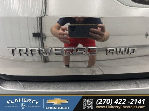 Used 2022 Chevrolet Traverse RS w/ LPO, Floor Liner Package AWD/4WD image 19