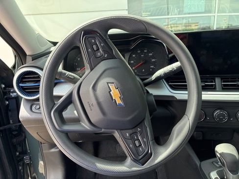 Used 2025 Chevrolet Trax LS w/ LS Convenience Package image 10