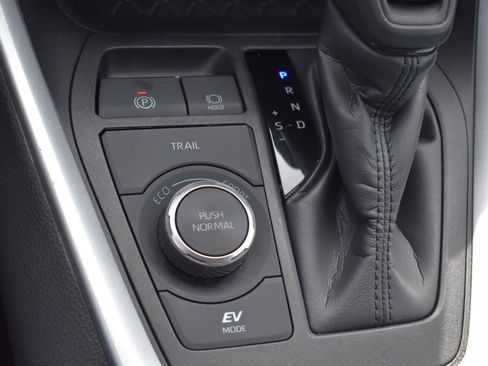 Used 2024 Toyota RAV4 XLE image 10