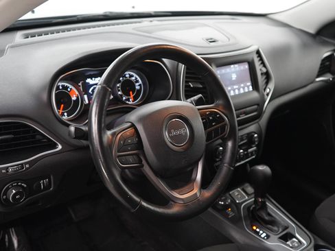 Used 2019 Jeep Cherokee Latitude w/ Cold Weather Group AWD/4WD image 20