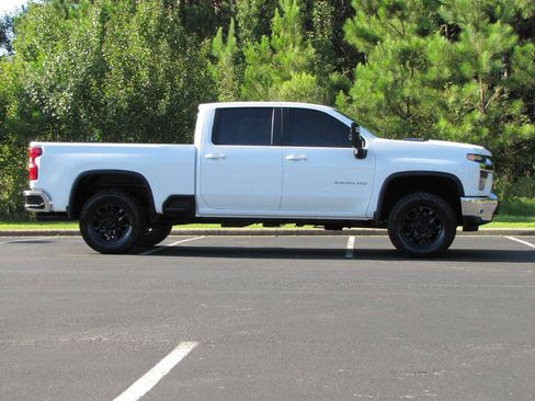 Used 2022 Chevrolet Silverado 2500 LT w/ Fleet Comfort Package AWD/4WD image 4