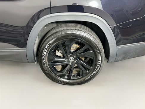 Used 2023 Volkswagen Atlas SE w/ Black Wheel Package FWD image 11