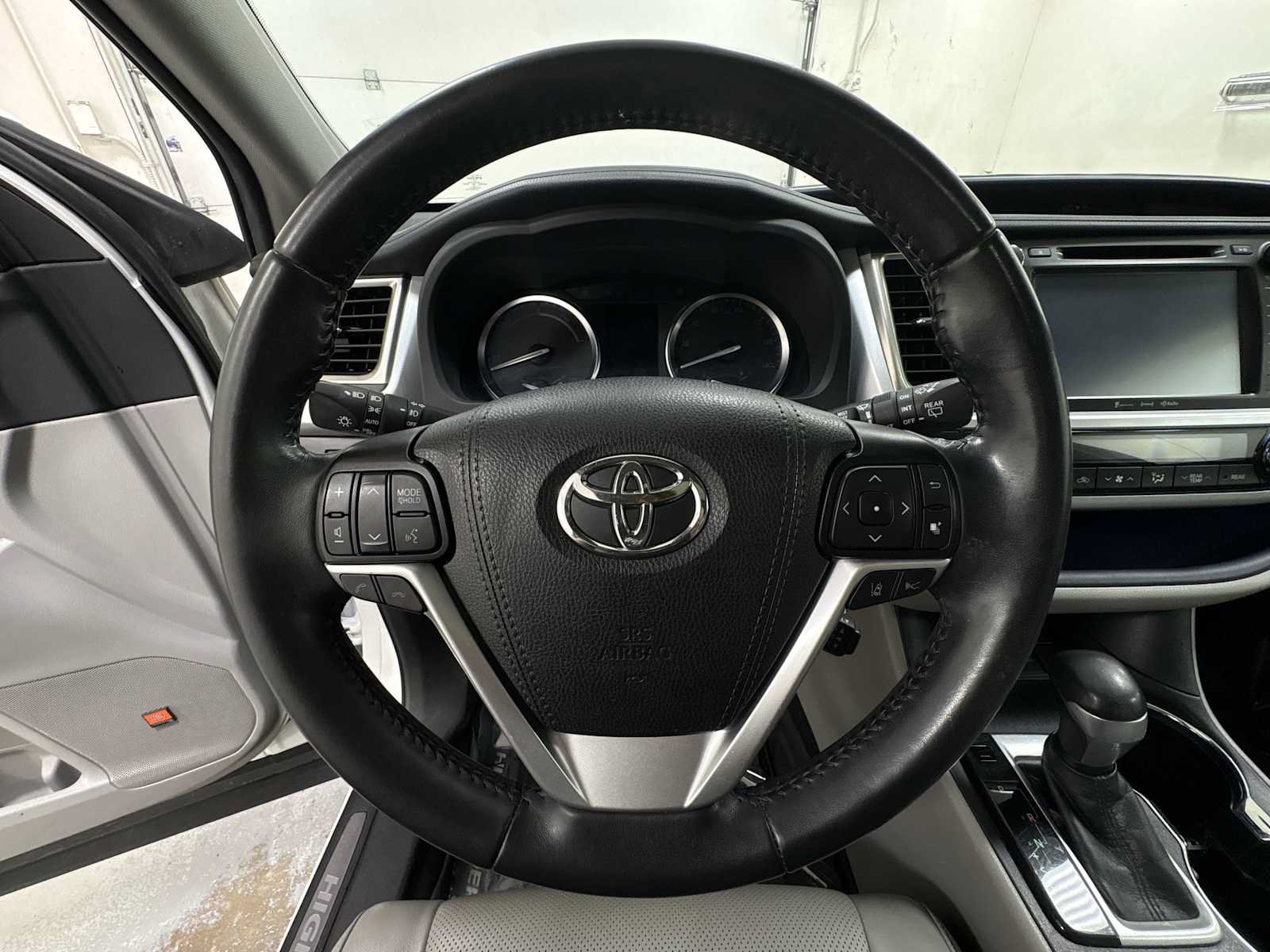 Certified 2019 Toyota Highlander Limited AWD/4WD image 16