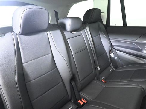 New 2026 Mercedes-Benz GLS 450 4MATIC image 38