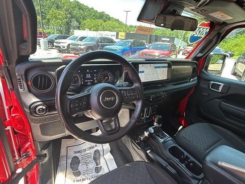 Used 2024 Jeep Gladiator Mojave AWD/4WD image 23
