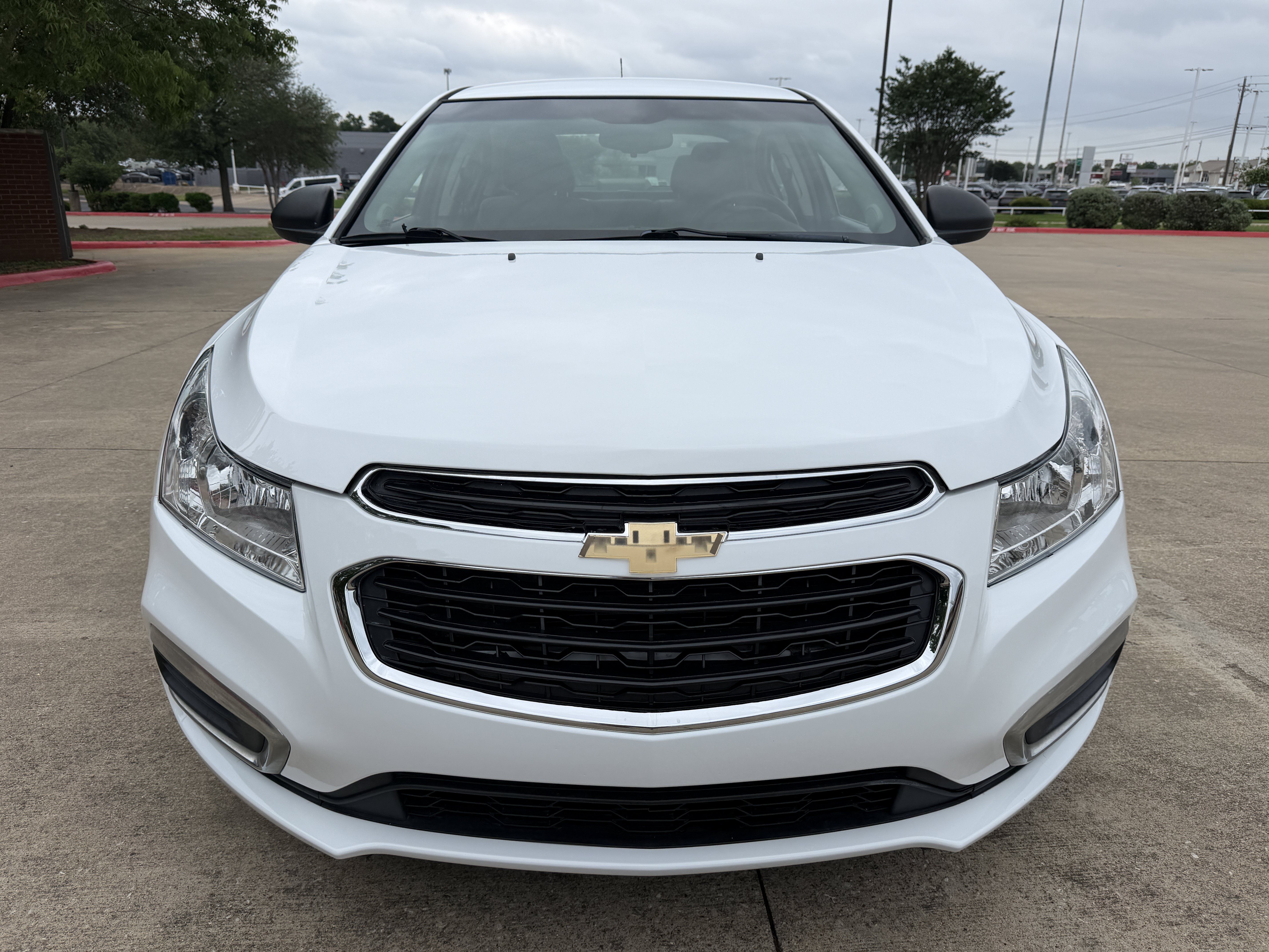 Used 2016 Chevrolet Cruze LS FWD image 2