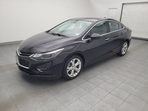 Used 2017 Chevrolet Cruze Premier FWD image 2
