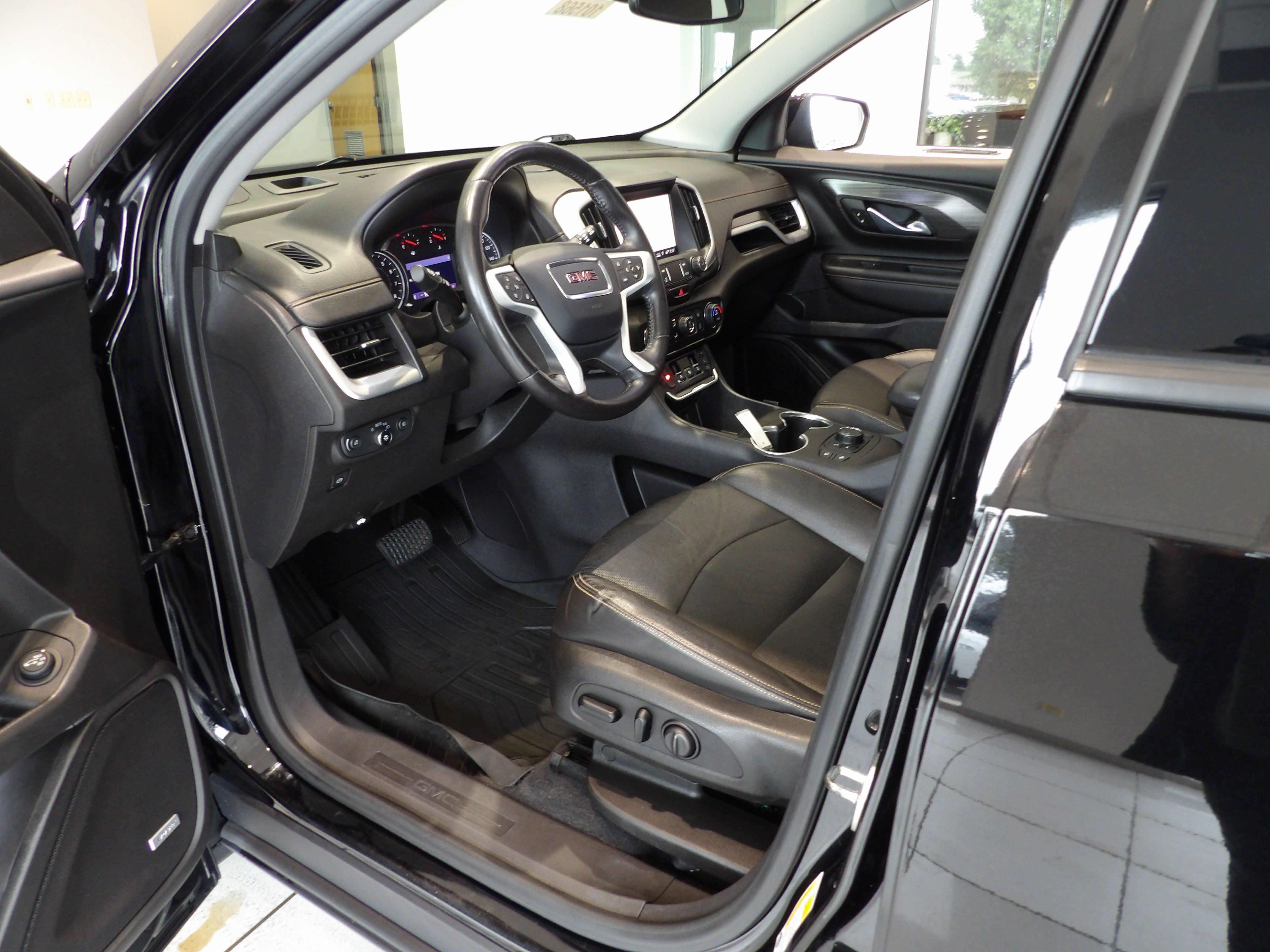 Used 2021 GMC Terrain SLT w/ Infotainment Package II AWD/4WD image 10