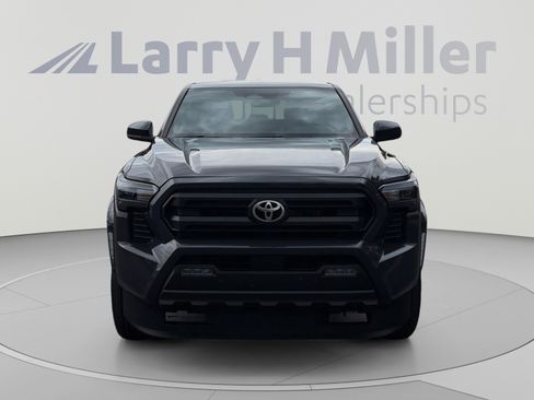 Certified 2025 Toyota Tacoma SR5 AWD/4WD image 8