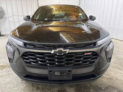 Used 2024 Chevrolet Trax RS FWD image 2