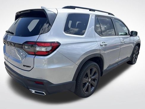 Used 2025 Honda Pilot Sport image 16
