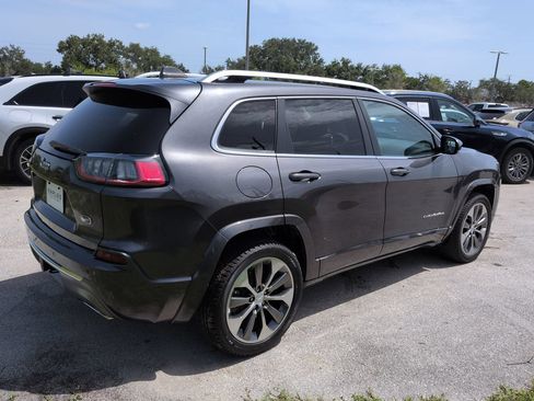 Used 2019 Jeep Cherokee Overland w/ Technology Group FWD image 5