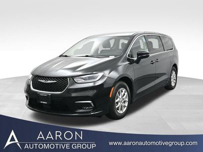Used 2023 Chrysler Pacifica Touring-L