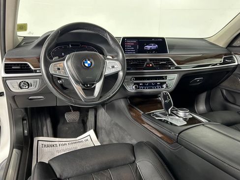 Used 2022 BMW 750i xDrive AWD/4WD image 19