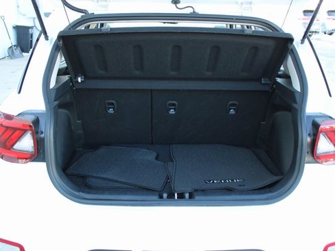 Used 2020 Hyundai Venue SEL image 26