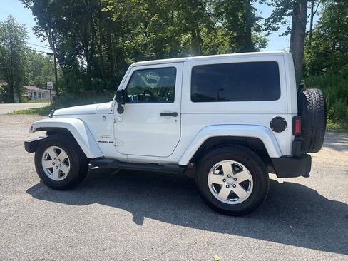 Used 2012 Jeep Wrangler Sahara w/ Connectivity Group AWD/4WD image 16