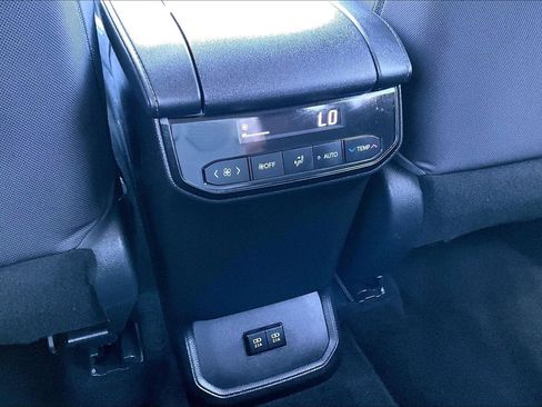 Used 2021 Toyota Highlander LE AWD/4WD image 33