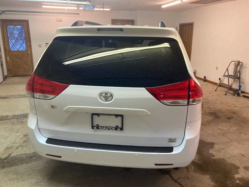 Used 2014 Toyota Sienna XLE image 11