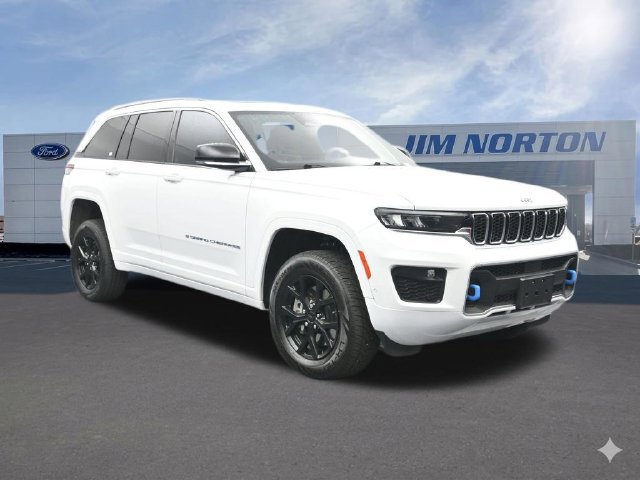 Used 2023 Jeep Grand Cherokee Overland w/ Luxury Tech Group IV AWD/4WD image 20