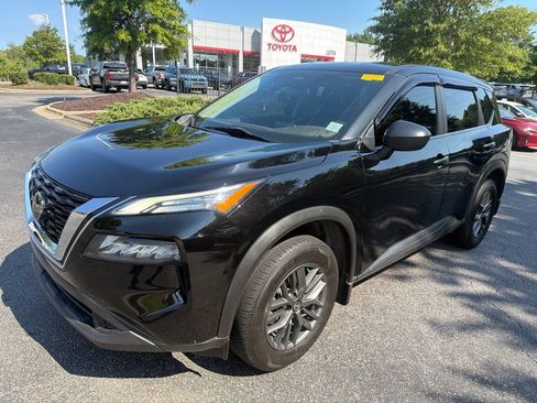 Used 2021 Nissan Rogue S FWD image 2