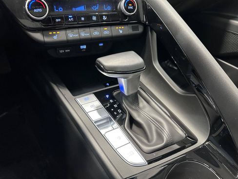 Certified 2025 Hyundai Elantra SEL FWD image 22