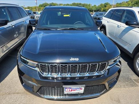 New 2025 Jeep Grand Cherokee Laredo w/ Luxury Tech Group I AWD/4WD image 2