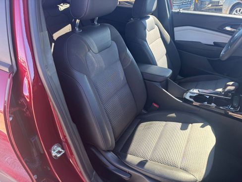 Used 2025 Chevrolet Trax LT image 34