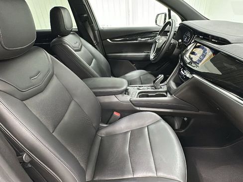 Used 2022 Cadillac XT6 Premium Luxury w/ LPO, ONYX Package image 15