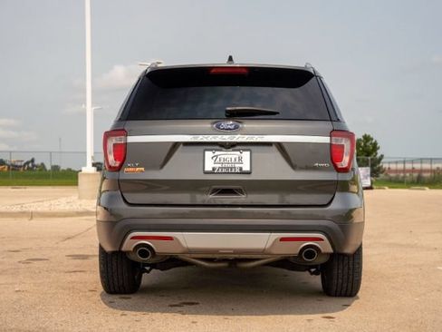 Used 2017 Ford Explorer XLT AWD/4WD image 6