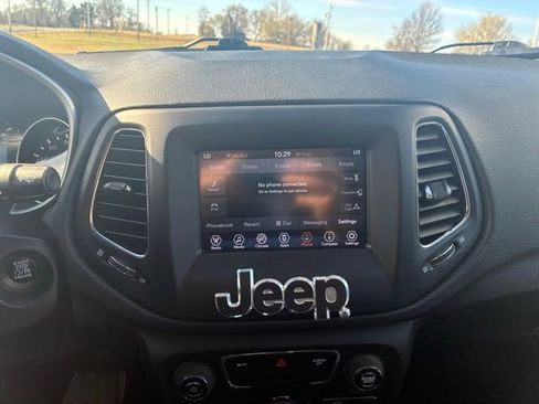 Used 2019 Jeep Compass Latitude FWD image 12