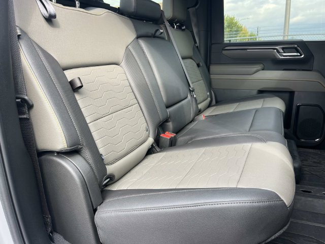 Used 2024 Chevrolet Silverado 2500 ZR2 w/ Technology Package AWD/4WD image 29