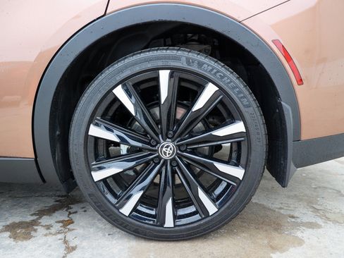 Used 2025 Toyota Crown Platinum image 15