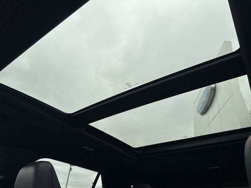 Used 2023 Ford Explorer ST-Line w/ Class IV Trailer Tow Package image 18