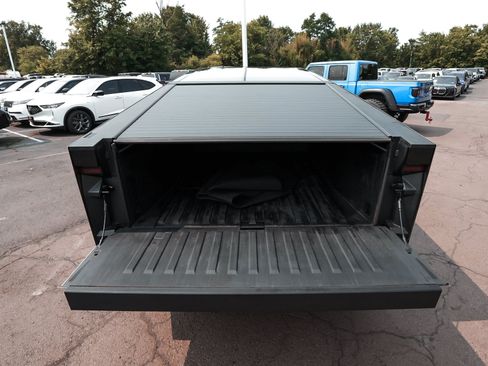 Used 2024 Tesla Cybertruck AWD Crew Cab image 50