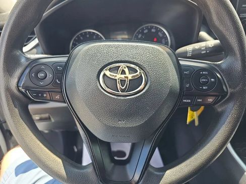 Used 2021 Toyota RAV4 LE FWD image 10