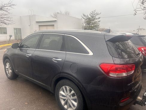 Used 2018 Kia Sorento LX image 2