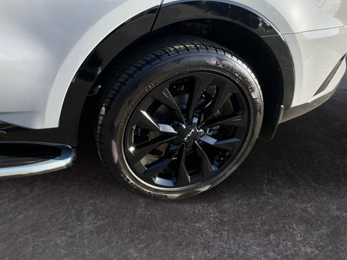 Used 2022 Kia Sorento SX image 9
