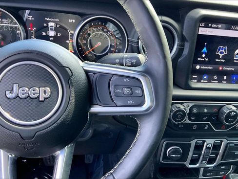 Used 2020 Jeep Gladiator Overland w/ Dual Top Group AWD/4WD image 24