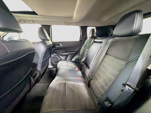 Used 2024 Mitsubishi Outlander SE Black Edition FWD image 27