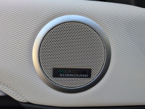 New 2026 Land Rover Discovery Limited Edition image 26