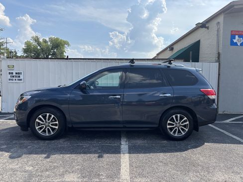 Used 2015 Nissan Pathfinder SV w/ Trailer Tow Package image 9