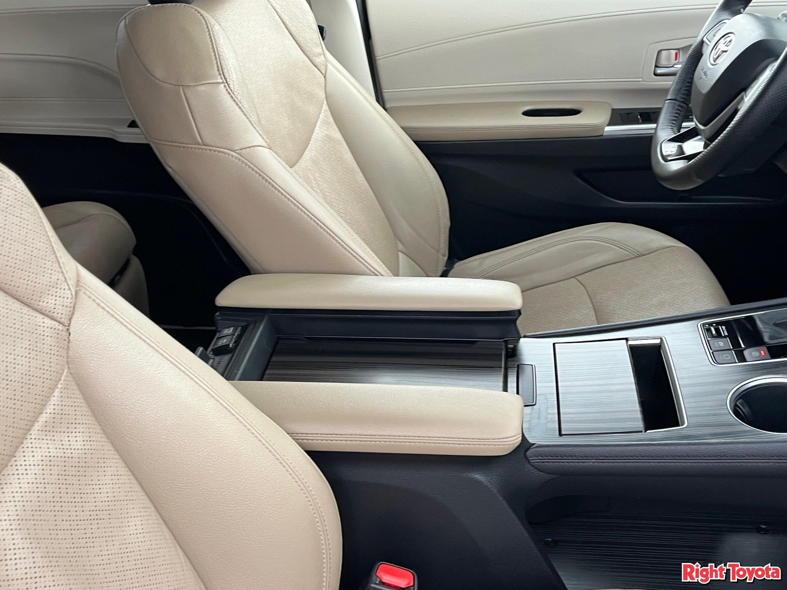 Certified 2023 Toyota Sienna Limited FWD image 14